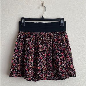 Floral skirt with elastic waistband